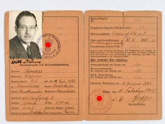 Reichsbund der Inhaber der Rettungsmedaille e.V.,  Ausweis eines Leutnant d. R. a. D (Frontkämpferkreuz und EK II), Gaukameradschaft Baden, Mannheim, 11. Februar 1942, ca. 10,5 x 15 cm, gebraucht, eingerissen