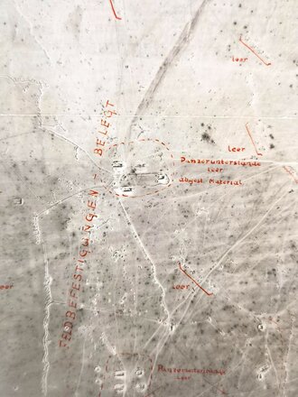 2. Weltkrieg, Ostfront Mius, Luftbild mit Panzerunterständen und Feldbesfestigungen, Artillerie Regiment 173 (73. Infanterie-Division), 16.3.1942, 30 x 30 cm, verschlissen