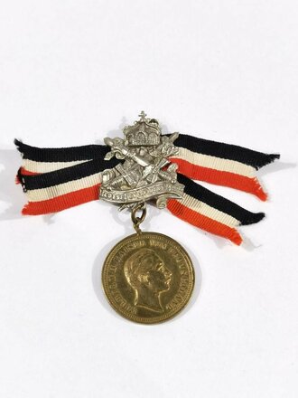 Deutscher Krieger Bund, Verbandsabzeichen mit Band und Medaille "Landwehr Verein zu Meseritz - Wilhelm II. Kaiser von Deutschland - Gott Mit Uns - 1874", 30 mm, guter Zustand