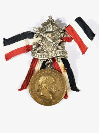 Deutscher Krieger Bund, Mitgliedsabzeichen mit Band und Medaille "Wilhelm I. Kaiser von Deutschland - Gott Mit Uns", 30 mm, gebraucht