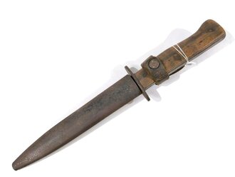 1.Weltkrieg  Grabendolch, ungereinigtes Kammerstück, die Scheide original lackiert