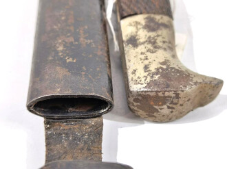 1.Weltkrieg  Grabendolch, ungereinigtes Stück, die Scheide original lackiert