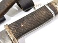 1.Weltkrieg  Grabendolch, ungereinigtes Stück, die Scheide original lackiert