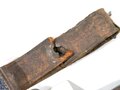 1.Weltkrieg  Grabendolch , ungereinigtes Stück , die Scheide original lackiert