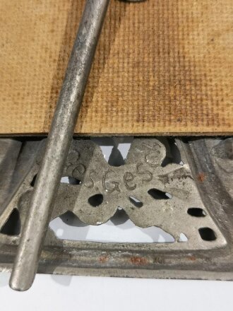 Kaiserreich, dekorativer Standbilderrahmen in gutem Zustand. Gesamthöhe 24,5cm