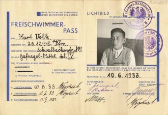 Leistungsschein "DLRG Grundschein" und "Freischwimmer Pass" eines Schülers aus Frankfurt am Main, mit Lichtbild, 1933-1937, ca. 10 x 14 cm, guter Zustand