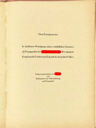 NSDAP, Die 30 "Kriegsartikel für das Deutsche Volk", ungebundener Sonderdruck für die Partei, limitiert auf 3500 Exemplare, 36 ungetrennte Seiten, gefunden i.d. Bombennacht 11./12. September 1944 in Darmstadt, ca. DIN A4, guter Zustand