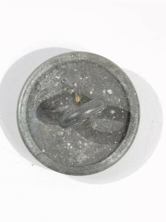 1. Weltkrieg, feldgrauer Schulterklappenknopf für die Feldbluse, 18 mm