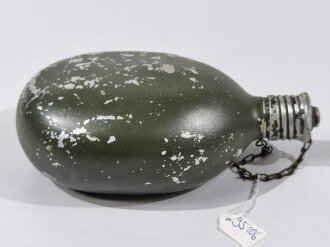 Russland nach 1945, Feldflasche aus Aluminium, original lackiert, Verschluss gängig