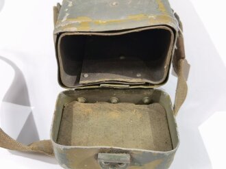 Russland 2. Weltkrieg, Blechbehälter für optisches Gerät, überlackiertes Stück, darunter Originallack, Höhe 41 cm