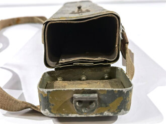 Russland 2. Weltkrieg, Blechbehälter für optisches Gerät, überlackiertes Stück, darunter Originallack, Höhe 41 cm