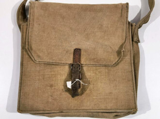 Russland höchstwahrscheinlich 2. Weltkrieg, mir unbekannte Tasche mit Trageriemen, ca. 10 x 26 x 32 cm, gebraucht