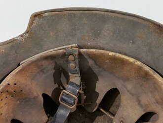 Stahlhelm Luftschutz, grün lackierte Ausführung, ungereinigter Fundzustand