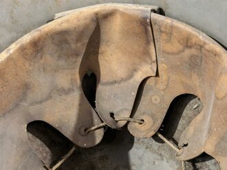 Stahlhelm Luftschutz, grün lackierte Ausführung, ungereinigter Fundzustand