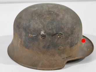 Stahlhelm Luftschutz, grün lackierte Ausführung, ungereinigter Fundzustand