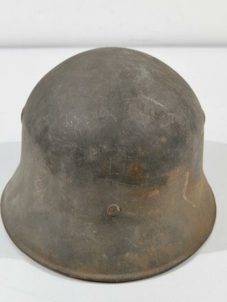 Stahlhelm Luftschutz, grün lackierte Ausführung, ungereinigter Fundzustand