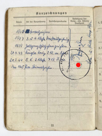 Soldbuch für einen Stabsfeldwebel im Pionier Btl. 719. Zweitschrift ausgestellt am 14.April 1945, eingetragene Auszeichnungen: