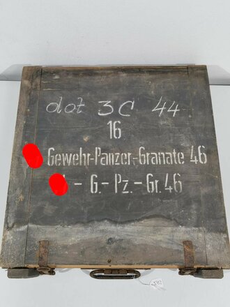 Transportkasten für " 16 SS Gewehr Panzer Granaten 46"  Packzettel von 1944, ungereinigtes Stück in gutem Gesamtzustand