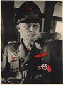 General der Fallschirmtruppe, Ritterkreuzträger Richard Heidrich. Fotoabzug 17,5 x 23cm auf Agfa Bravira, sicherlich für Dienststellen