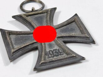 Eisernes Kreuz 2. Klasse 1939, Hersteller "65" im Bandring für Klein & Quenzer, ungereinigtes Stück, schwärzung des Hakenkreuz 100%