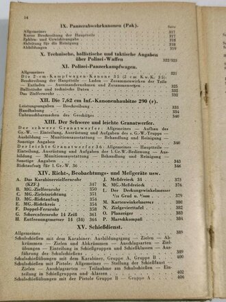 "Waffen- und Schiesstechnischer Leitfaden für die Ordnungspolizei" Ausgabe 1944 mit 568 Seiten. Buchrücken defekt, Bindung zum Teil lose