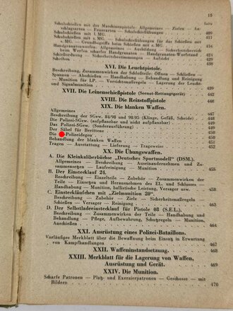 "Waffen- und Schiesstechnischer Leitfaden für die Ordnungspolizei" Ausgabe 1944 mit 568 Seiten. Buchrücken defekt, Bindung zum Teil lose