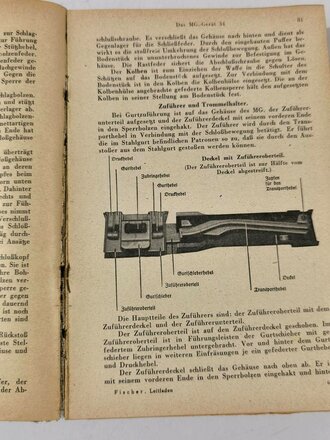 "Waffen- und Schiesstechnischer Leitfaden für die Ordnungspolizei" Ausgabe 1944 mit 568 Seiten. Buchrücken defekt, Bindung zum Teil lose