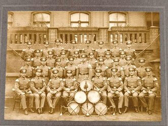 Gruppenaufnahme eines Musikzuges der Reichswehr auf Karton, Maße 21 x 26,5cm