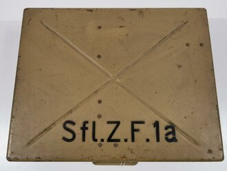 Transportkasten zum Selbstfahrlafetten Zielfernrohr "Sfl.Z.F.1a" für Sturmgeschütze der Wehrmacht. Originallack, guter Zustand