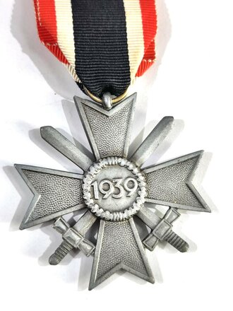 Kriegsverdienstkreuz 2. Klasse mit Schwertern Hersteller "113" im Bandring für  Hermann Aurich, Dresden