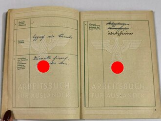 Arbeitsbuch für Ausländer, hier einer Französin, ausgestellt am 11.9.44, einmal gelocht