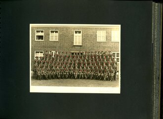 Luftwaffe Fliegerhorst Quakenbrück, Fotoalbum eines Soldaten mit 127 Fotos, davon einige auch Reichsarbeitsdienst betreffend. Dazu vorne eingeklebt eine Karte " Kriegsweihnacht 1940 Flugzeugführerschule Böblingen" mehrere Seiten abgelöst