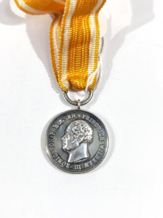 Preußen, Medaille für Rettung aus Gefahr 1885-1907 (König Friedrich Wilhelm III.) Sehr guter Zustand, an unrichtigem Band