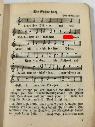 "Liederbuch der Nationalsozialistischen Deutschen Arbeiterpartei" mit 123 Seiten, datiert 1937, stärker gebraucht