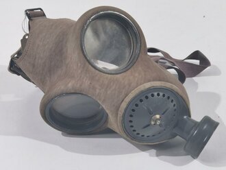 Tschechoslowakei 2. Weltkrieg  , Gasmaske Modell VZ35, sehr guter Zustand. Zu Luftschutzzwecken vereinnahmt und mit einem WaA Stempel versehen