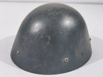 Tschechoslowakei 2.Weltkrieg,  Stahlhelm M32/34. Komplett, guter Zustand, als Beutestück blau überlackiert und so für Luftschutzzwecke verwendet