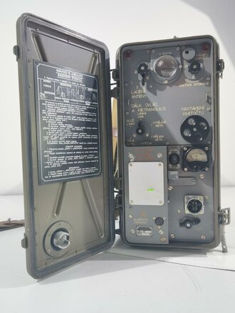Tschechoslowakei, Tornisterfunkgerät R-109D. Originallack, Optisch einwandfrei, Funktion nicht geprüft