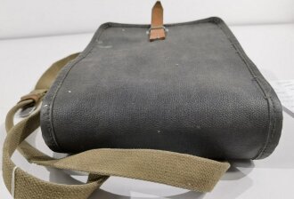 NVA, Russland, Funkertasche mit Funkkopfhörer für Funkgeräte der R-Serie. ungereinigtes Stück, Funktion nicht geprüft