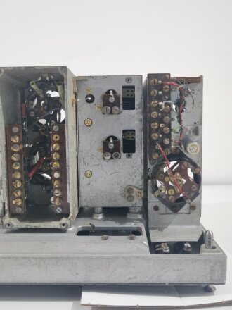 80 Watt Sender a datiert 1942 ( für Panzerspähwagen und Schützenpanzer) , Originallack, zum Teil verbastelt