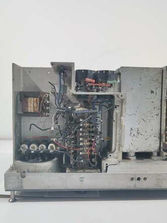 80 Watt Sender a datiert 1942 ( für Panzerspähwagen und Schützenpanzer) , Originallack, zum Teil verbastelt