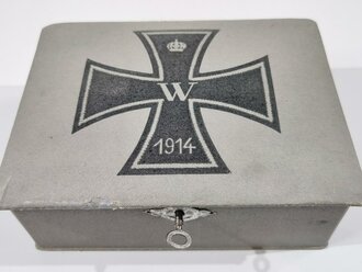 1.Weltkrieg, patriotische Aufbewahrungsschachtel für z.B. Feldpostbriefe. 15 x 21 x 7 cm, abschliessbar, mit aufgedrucktem Eisernen Kreuz 1914