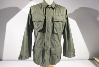 U.S. 1970 dated Coat, Mans Combat, Tropical, 3rd pattern, ripstop. Size x small regular, very good condition