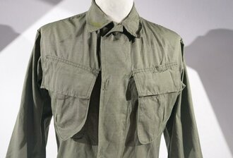 U.S. 1970 dated Coat, Mans Combat, Tropical, 3rd pattern, ripstop. Size x small regular, very good condition