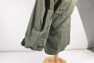 U.S. 1970 dated Coat, Mans Combat, Tropical, 3rd pattern, ripstop. Size x small regular, very good condition