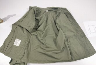 U.S. 1970 dated Coat, Mans Combat, Tropical, 3rd pattern, ripstop. Size x small regular, very good condition