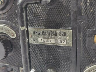 Panzerfunkempfänger "Ukw.Ec1/24b-326" datiert 1937. Seltenes, frühes Gerät, vermutlich neuzeitlich lackiert, Lack der Frontplatte original. Funktion nicht geprüft