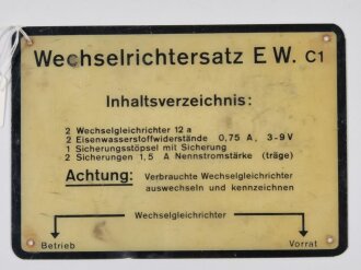 Beschriftungsfeld zum Wechselrichtersatz EW.c1 der Wehrmacht aus Kunststoff. Originalstück, guter Zustand