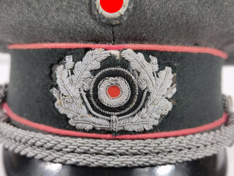 Heer, Schirmmütze für einen Offizier der Panzertruppe. Diverse leichte Motten und Korrosionsschäden,  Schweißband teilweise defekt, direkt aus Privathaushalt