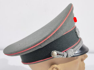 Heer, Schirmmütze für einen Offizier der Panzertruppe. Diverse leichte Motten und Korrosionsschäden,  Schweißband teilweise defekt, direkt aus Privathaushalt