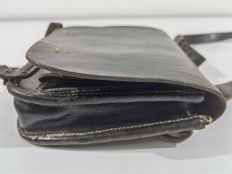 Werkzeugtasche für Pioniere der Wehrmacht. Leder angetrocknet, guter Gesamtzustand. Selten mit lesbarem Inhaltsverzeichniss